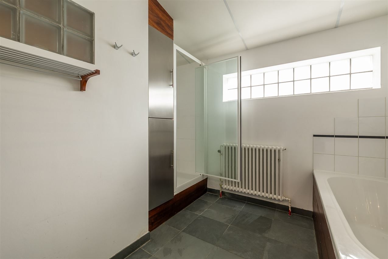 Charmante opgefriste woning op geliefde ligging met 3slk. foto 16