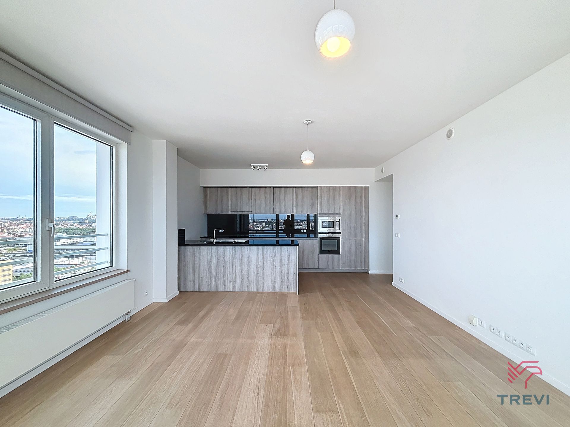 UP-SITE appartement met 2 slaapkamers op de 16e verdieping foto 2