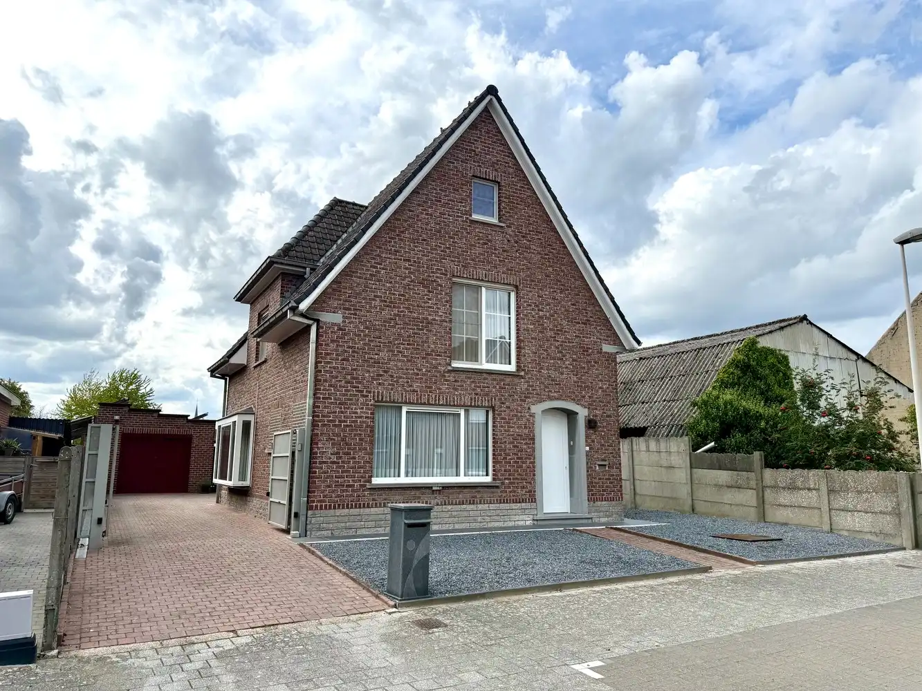 Hoofdfoto van de publicatie: Ruime woning met mooie tuin in centrum Zingem!