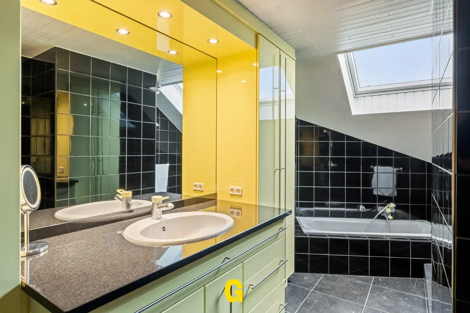 Knappe halfopen woning met een aantrekkelijke tijdloze architectuur, in perfecte staat, op 5a 67ca - label C foto 21