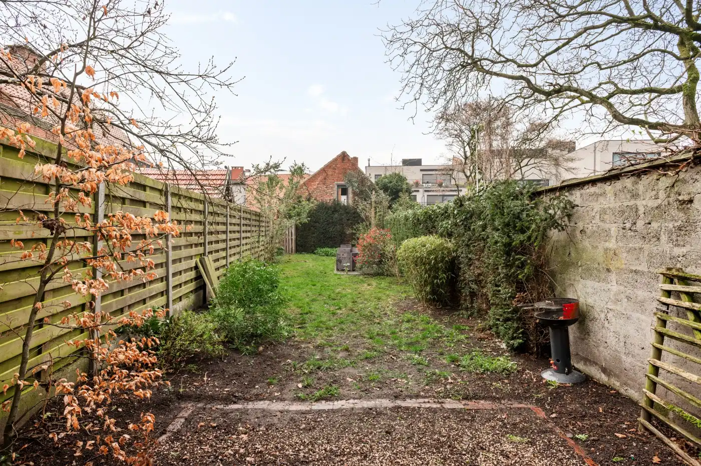 Gesloten bebouwing met 2 slpk., tuinberging en tuin foto 23