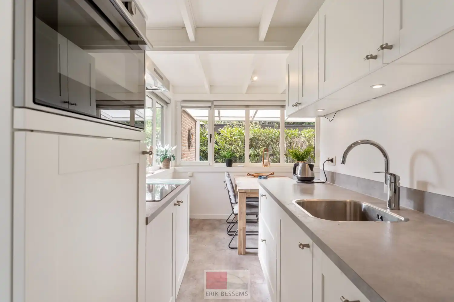 Prachtige, gelijkvloerse vakantiewoning op een toplocatie, vlak bij de grote vijver van de Sonnevijver. foto 3