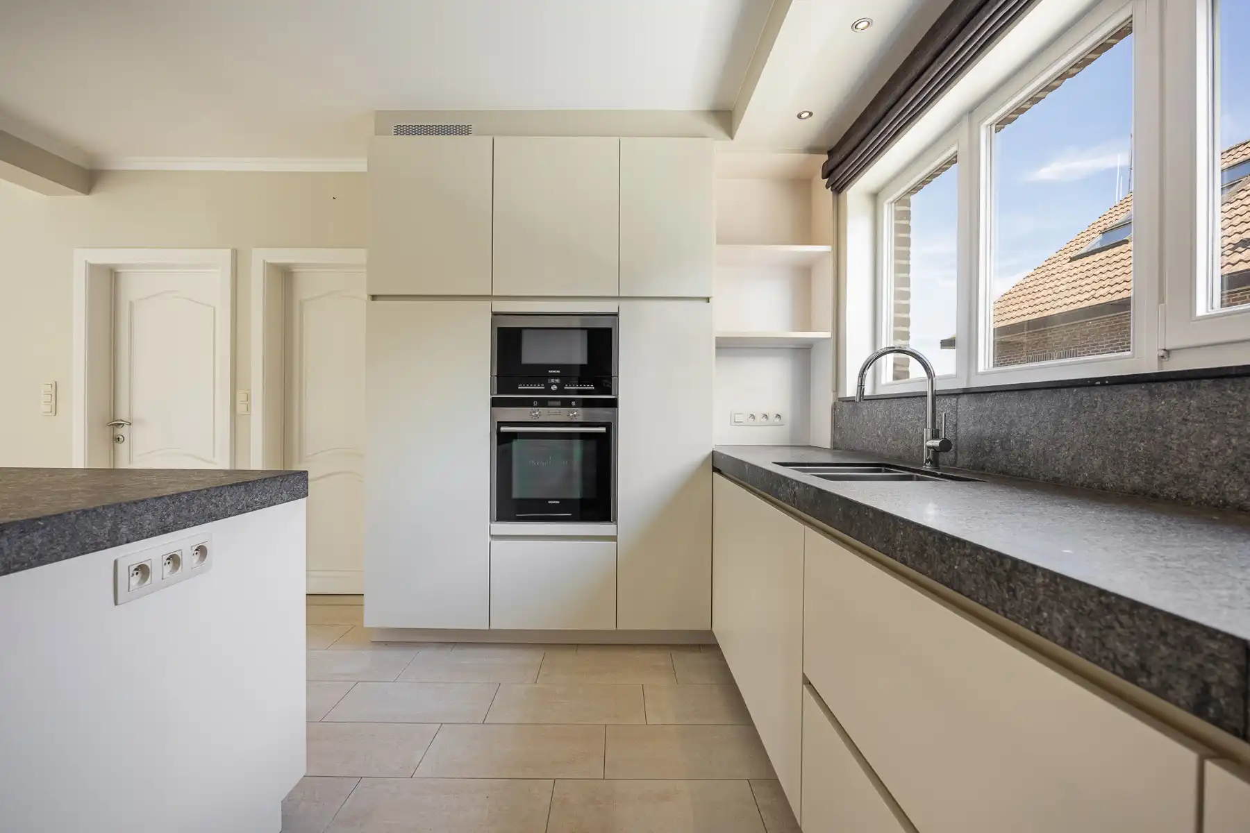 Gerenoveerde laagbouwwoning met grote opslagruimte op ca 1.374m² (opsplitsing tot 2 bouwgronden mogelijk). foto 8