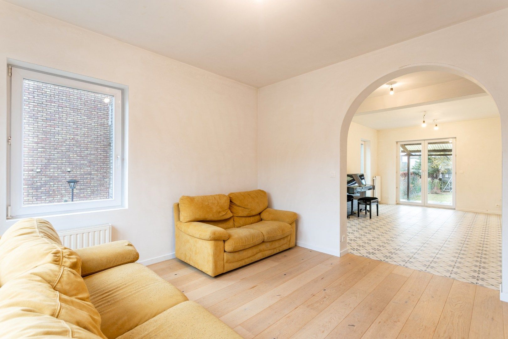 Instapklare woning met 4 slpk op perceel van 5a 45ca foto 6