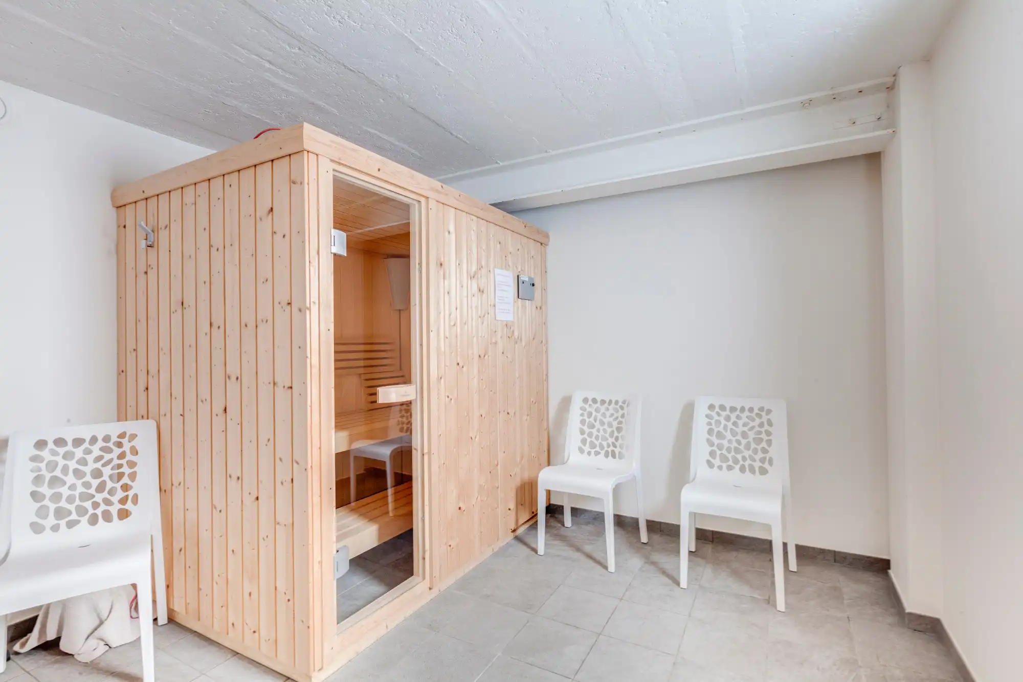 Geniet van zorgeloos comfort in deze gelijkvloerse assistentiewoning met autostaanplaats foto 16