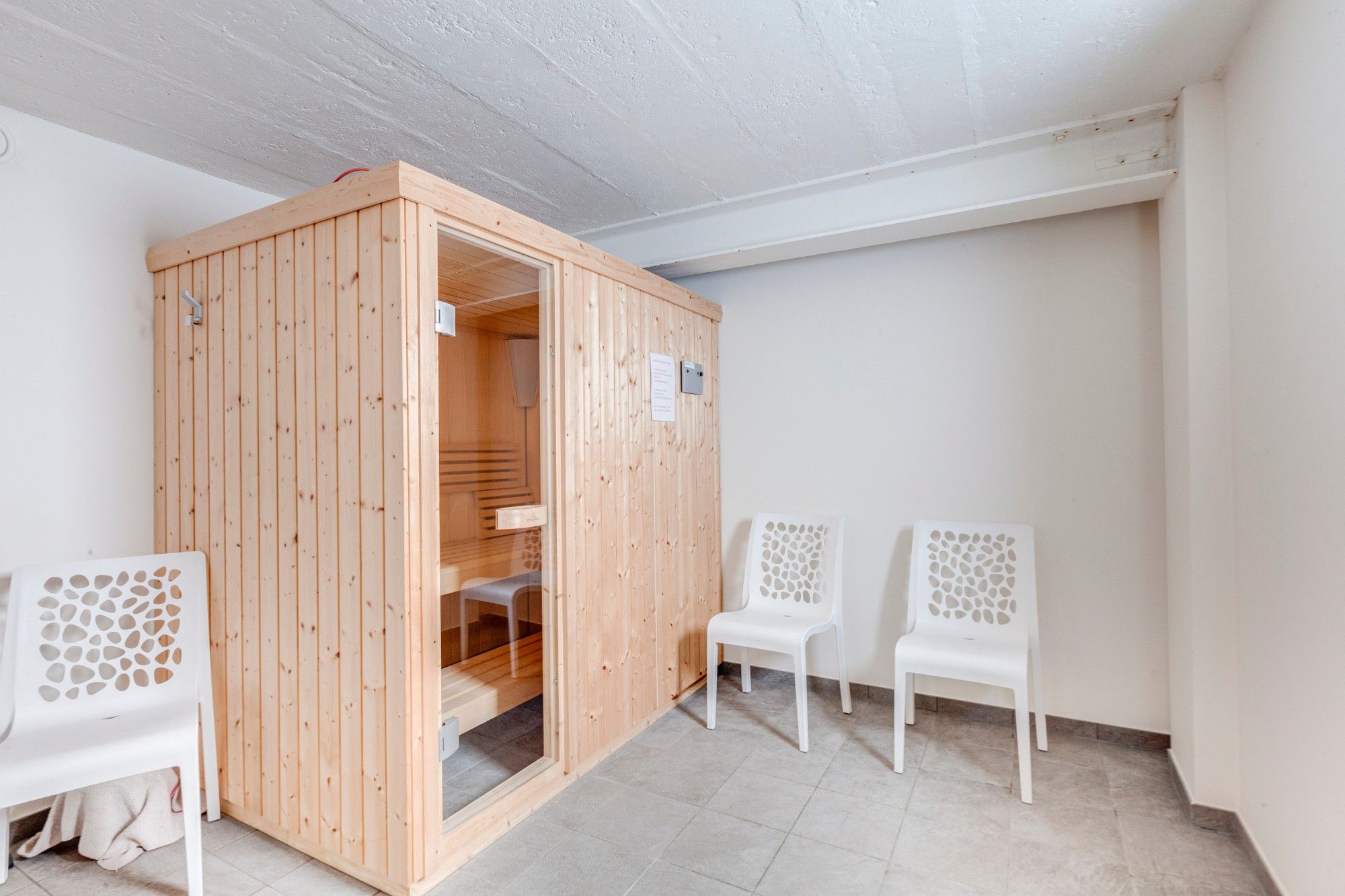 Geniet van zorgeloos comfort in deze gelijkvloerse assistentiewoning met autostaanplaats foto 16