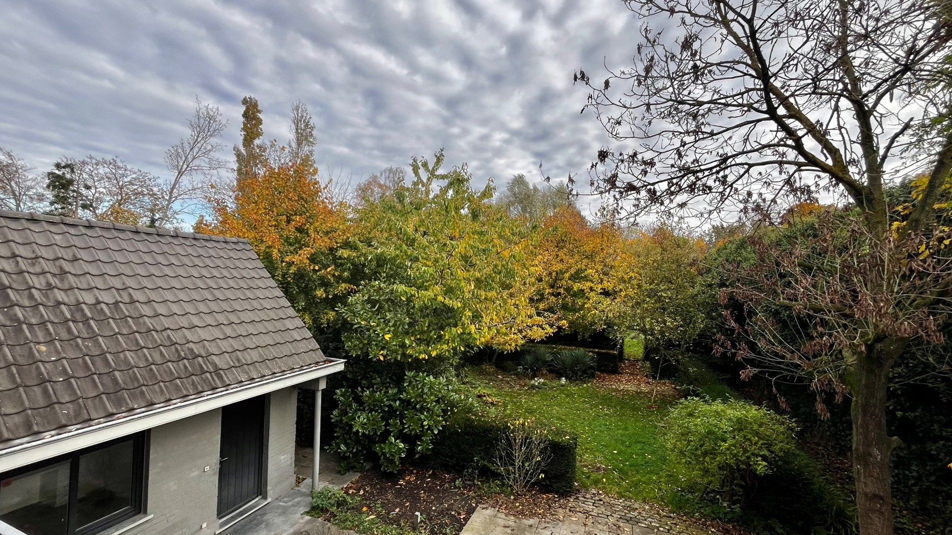 Te renoveren ruime woning op 911 m² te Lendelede – met garage en 5 kamers foto 25