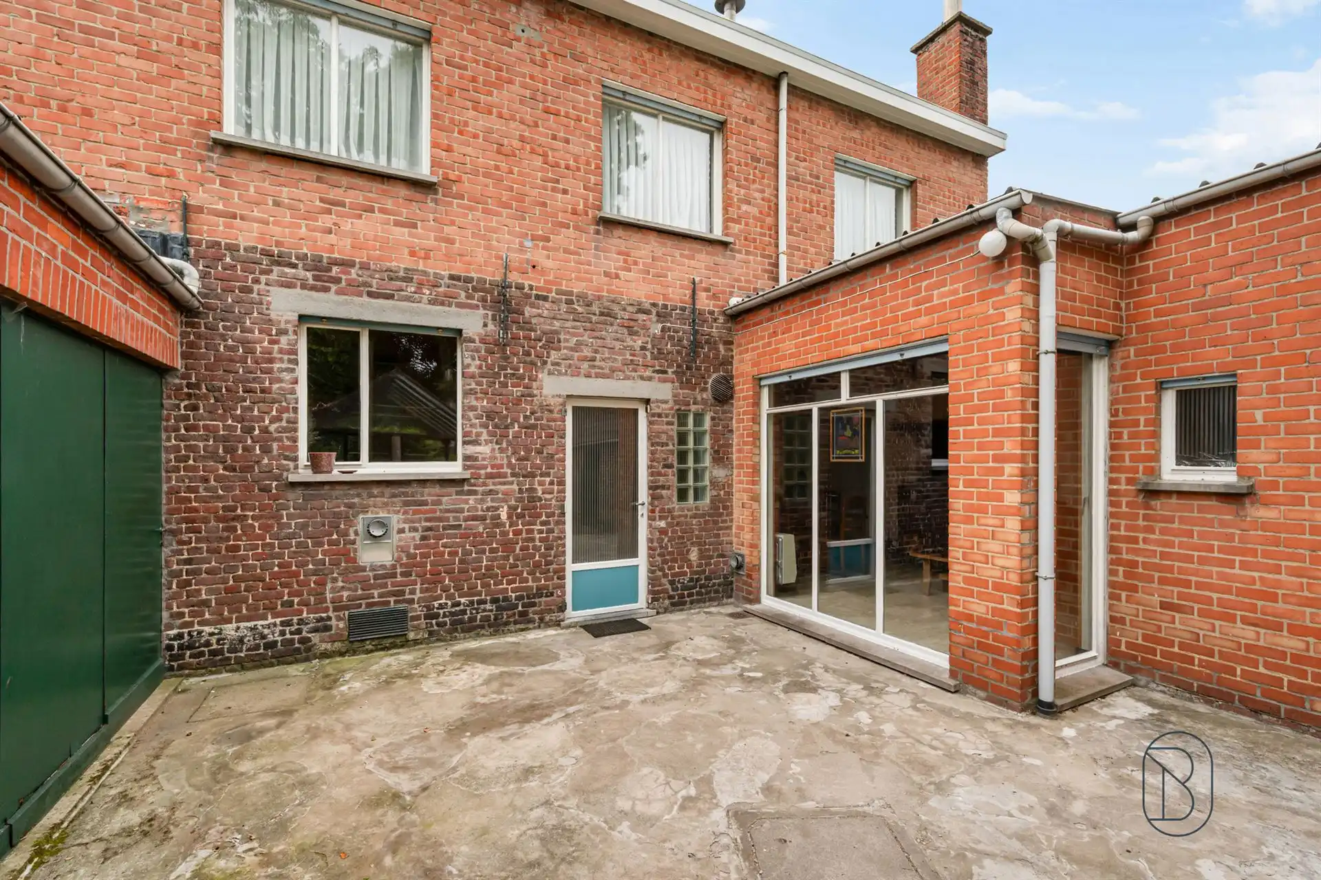 Te renoveren woning met 9 slpk, garage en tuin in Deerlijk foto 4