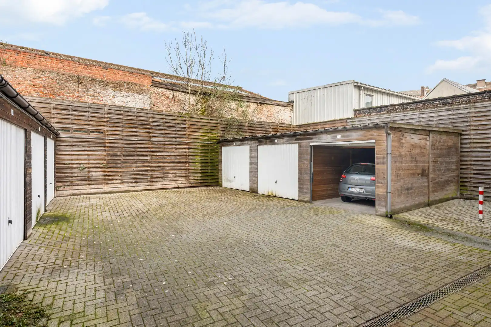 Verzorgd appartement met 2 slaapkamers, balkon, garage en berging in Menen-centrum foto 15