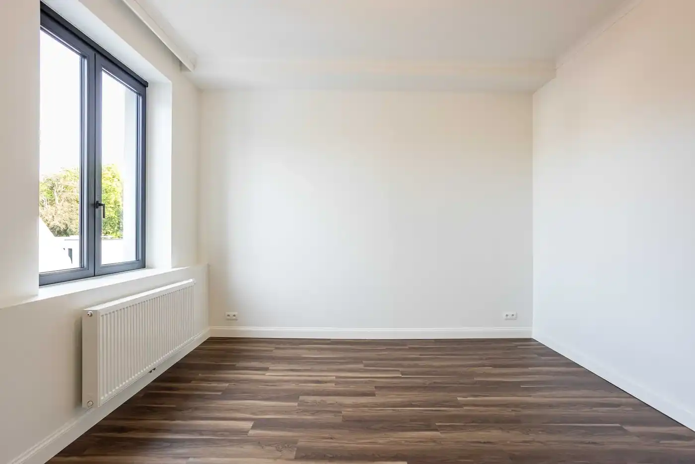 Ruime gerenoveerde woning met 4 slaapkamers, tuin en garage foto 16