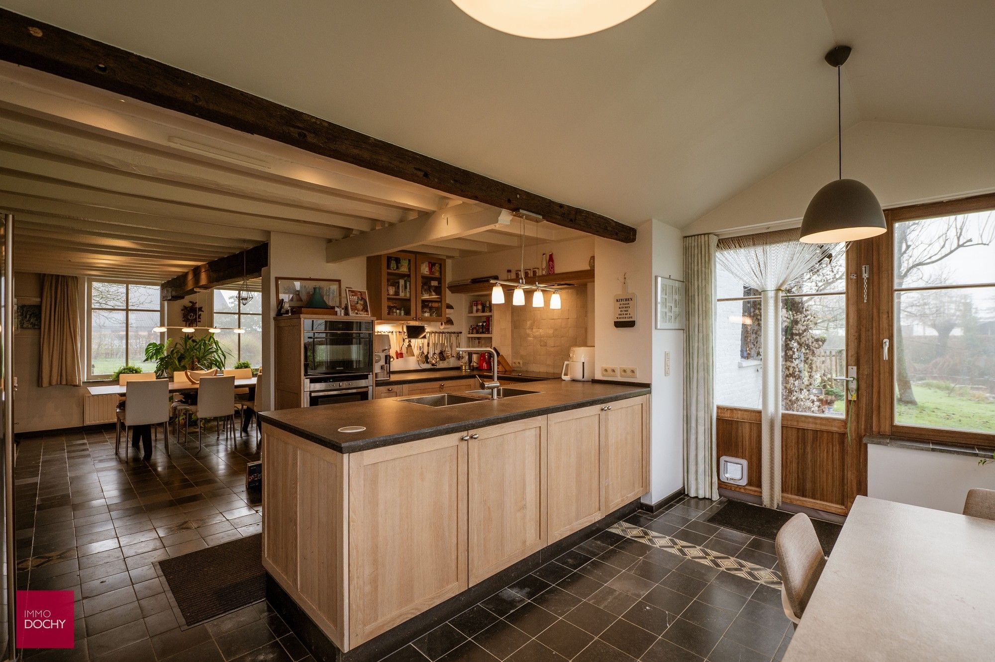 Landelijk gelegen charmante hoeve mét woonfunctie foto 19