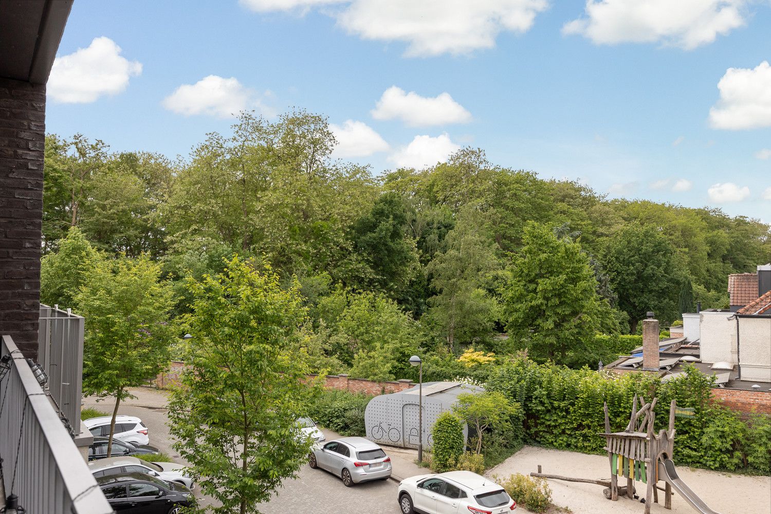 Energiezuinig (EPC A!) en verhuurd 2 slk-appartement (90m²) in een kwaliteitsvol en recent gebouw op de grens Mortsel/Berchem met optionele ondergrondse parking foto 3