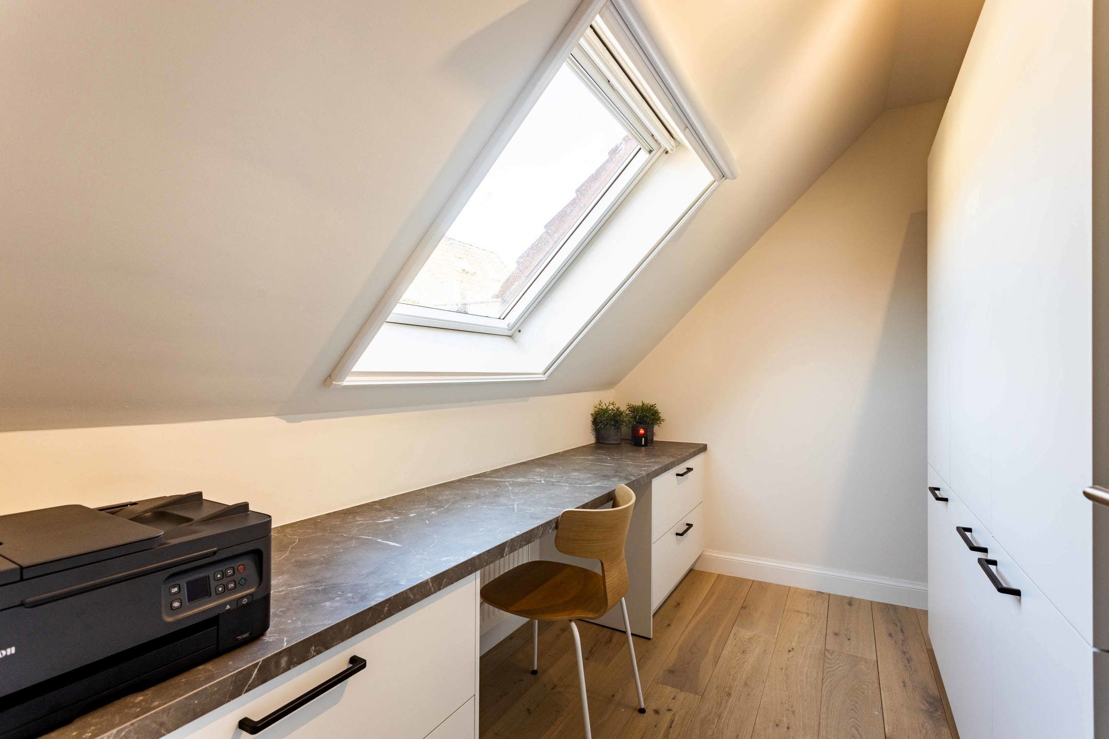 Nieuw gerenoveerde stadswoning met stadstuin en dakterras foto 16