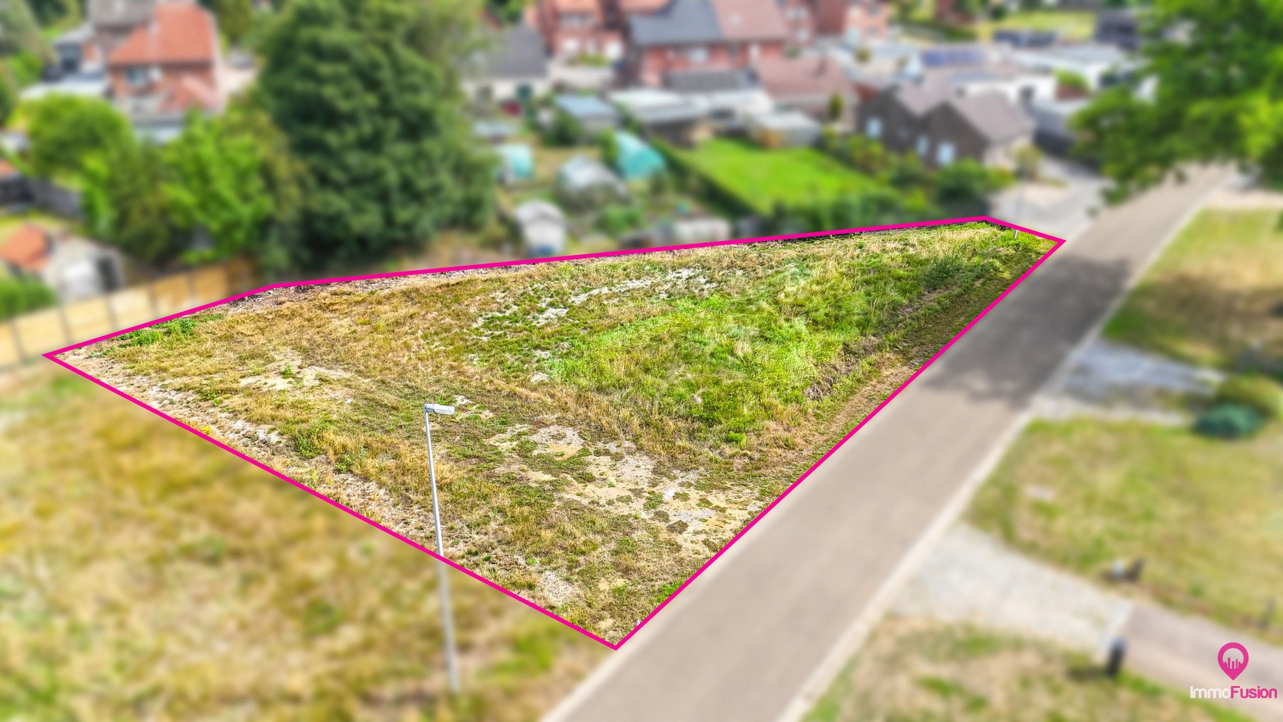 Perceel met uitzonderlijke breedte (40m) in groene omgeving! foto 5