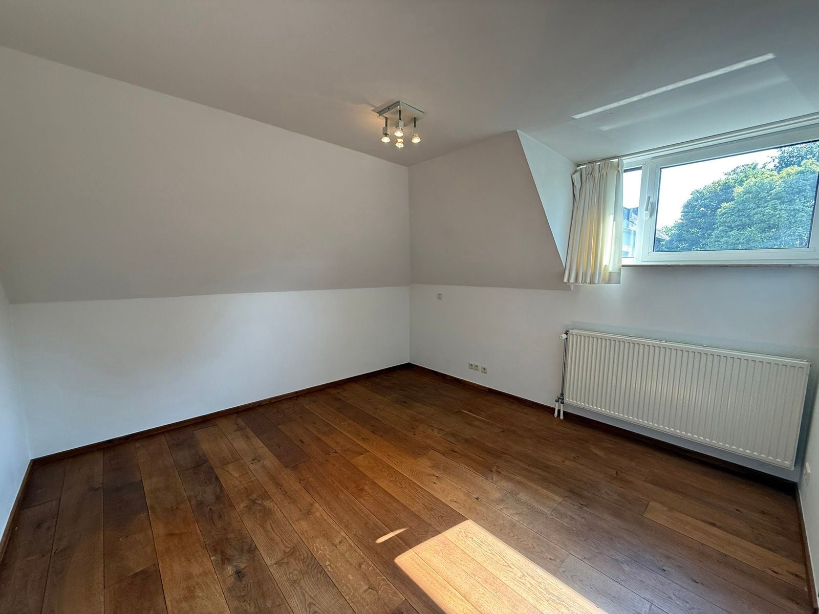 Verzorgd duplex appartement op een uitstekende ligging in het centrum van Tielt. foto 18