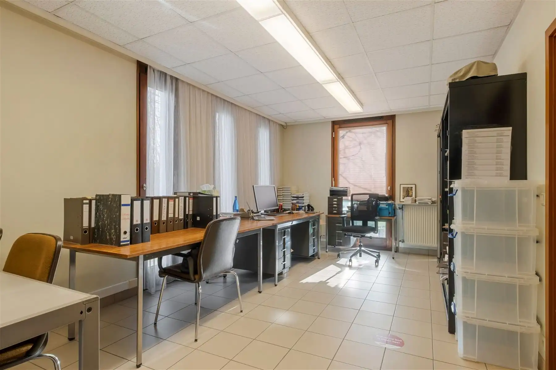 Veelzijdig Kantoorpand met Parkeerplaats in Groen Mene foto 16