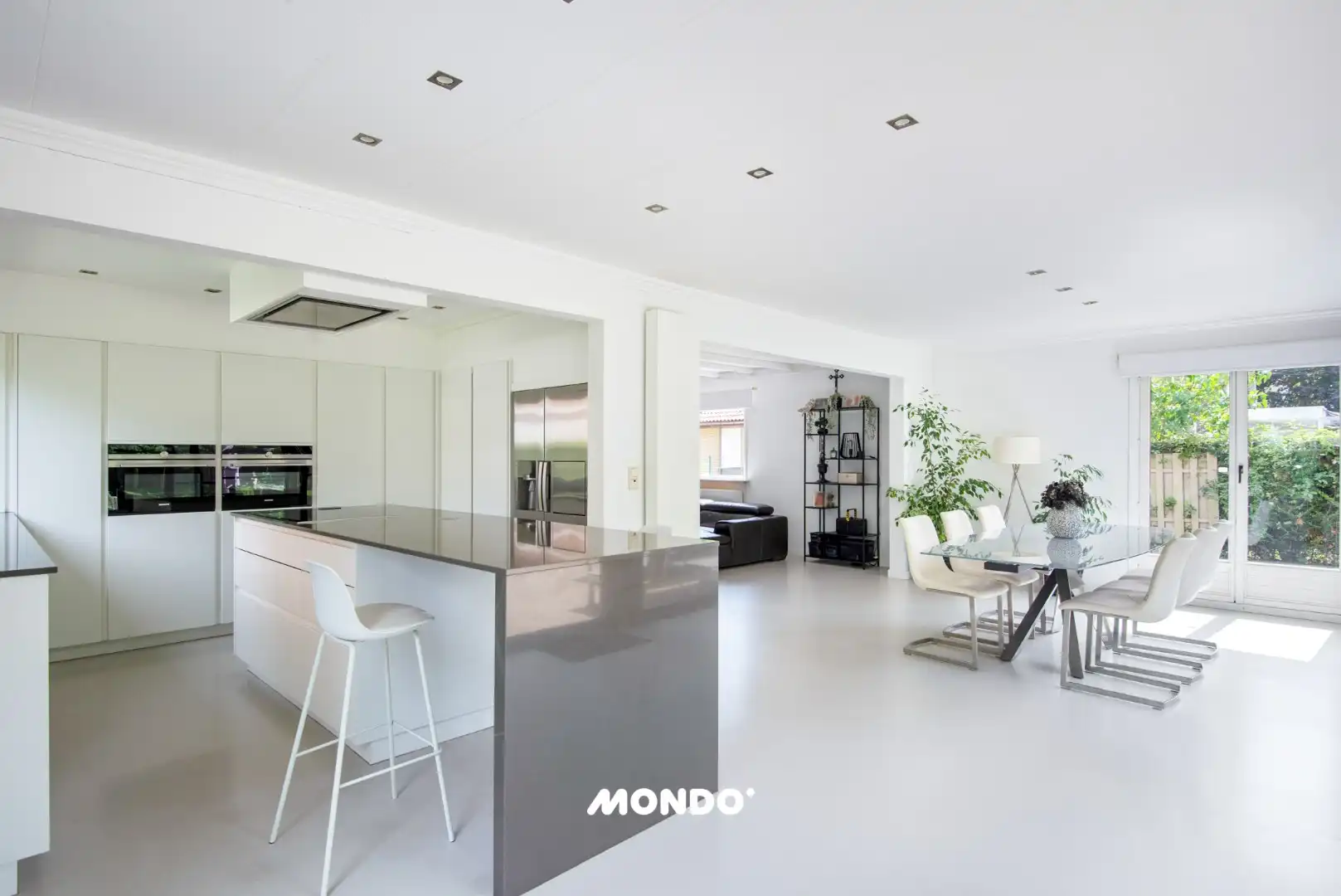 Gerenoveerde laagbouw woning! foto 3