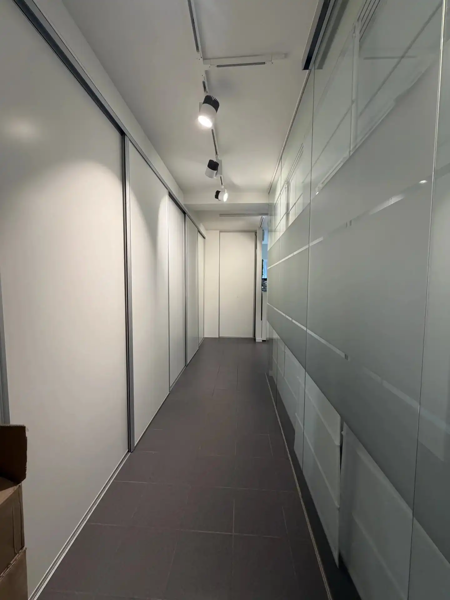 Ruim handelspand op toplocatie in Koersel centrum foto 10