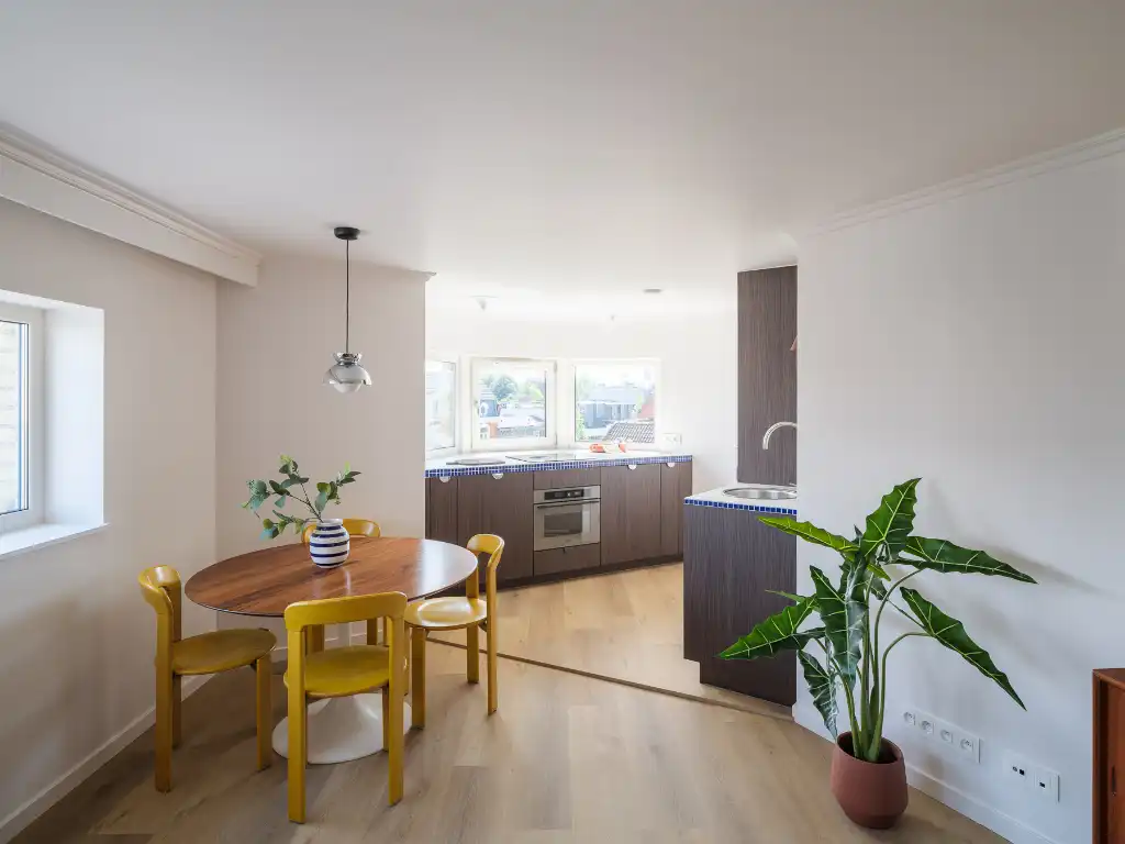 Lichtrijk dakappartement met 1 slaapkamer en EPC A score op toplocatie foto {{pictureIndex}}