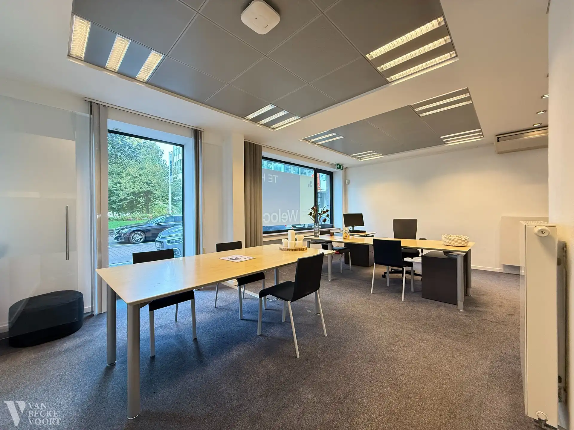 Ruim handelsgelijkvloers op hoekligging 330m² foto 3