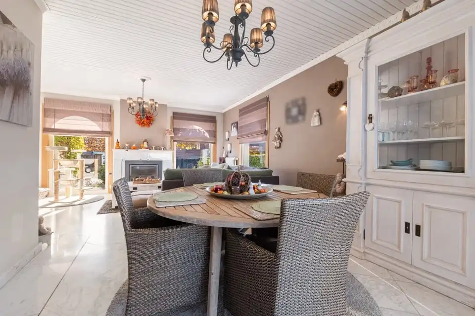 RUIME EN RUSTIG GELEGEN BUNGALOW MET 4 SLKS EN ZWEMBAD OP EEN PRACHTIG PERCEEL VAN 764M² foto 9