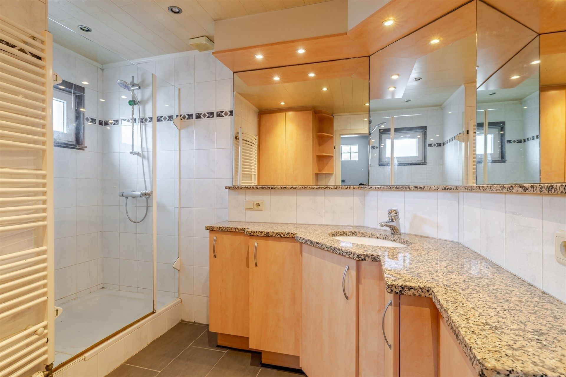 TOPPER! Instapklare woning met 3 slaapkamers! foto 9