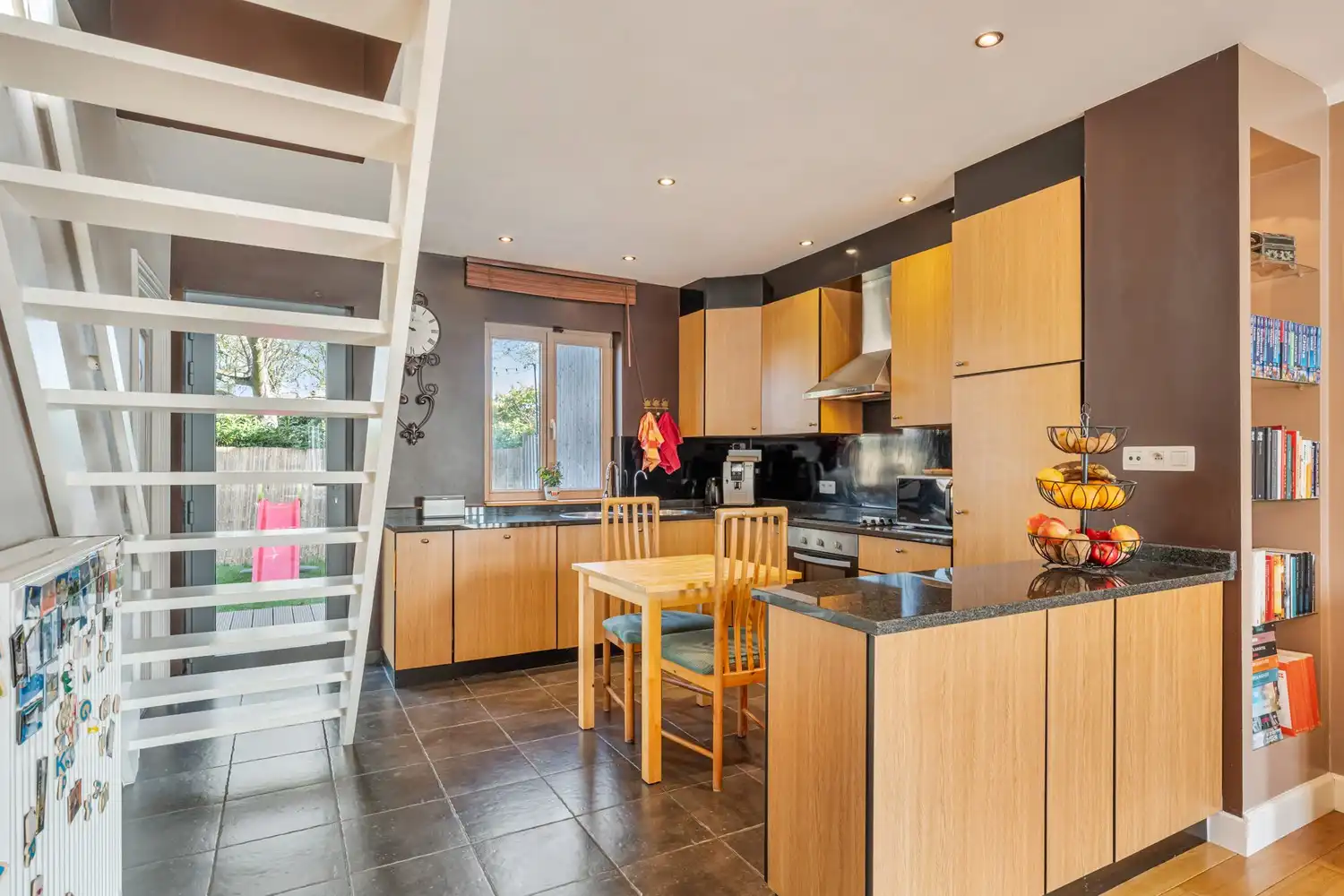 Rustig gelegen en halfopen woning met 3/4 slaapkamers en een tuin nabij de Vaart te Herent! foto 8