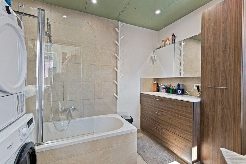Op te knappen gezinswoning met mogelijkheid tot 4 slaapkamers TE KOOP in Oostrozebeke! foto 6