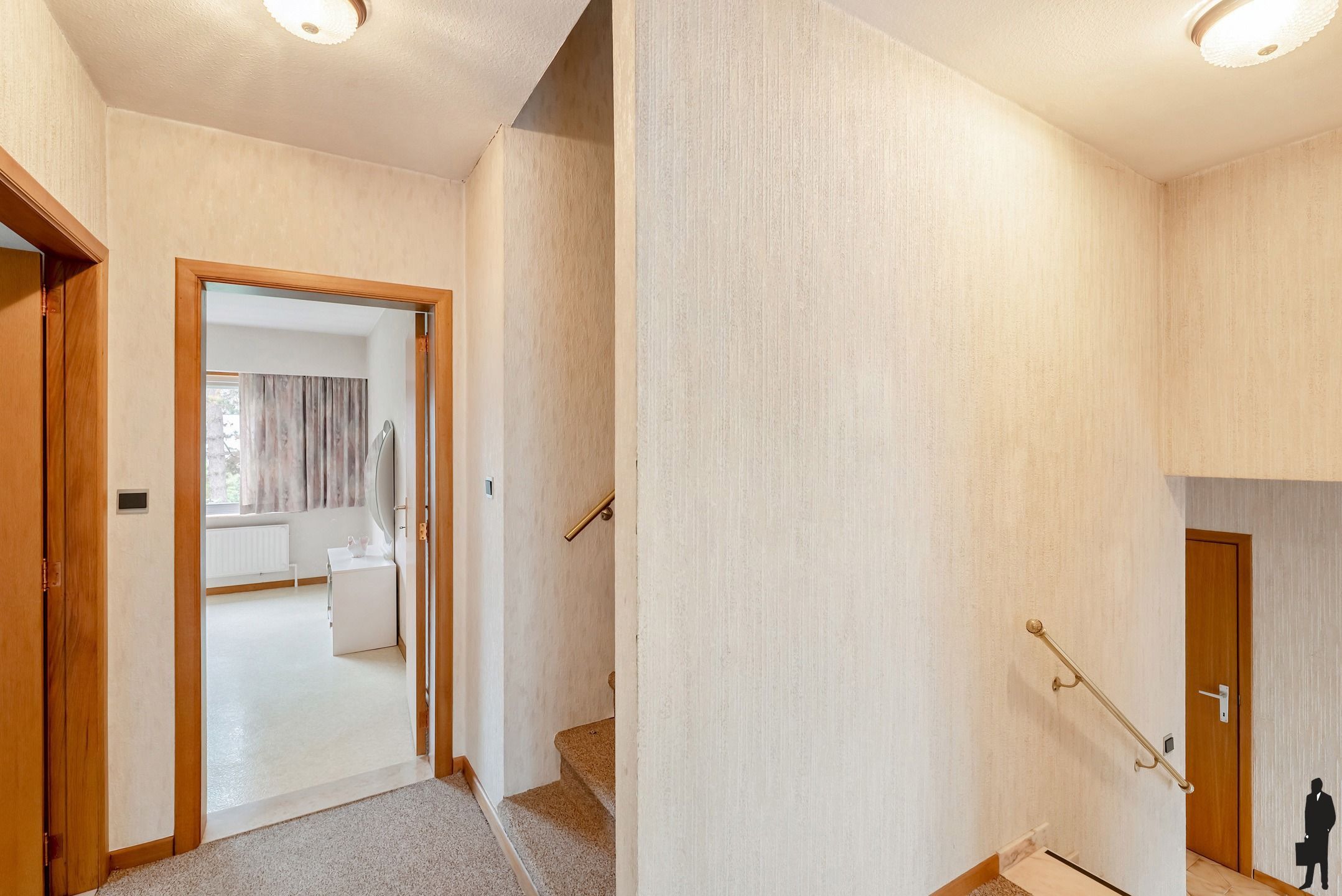 Ruime en rustig gelegen villa (341 m²) met 5 slk op een mooi perceel van 942 m². foto 15