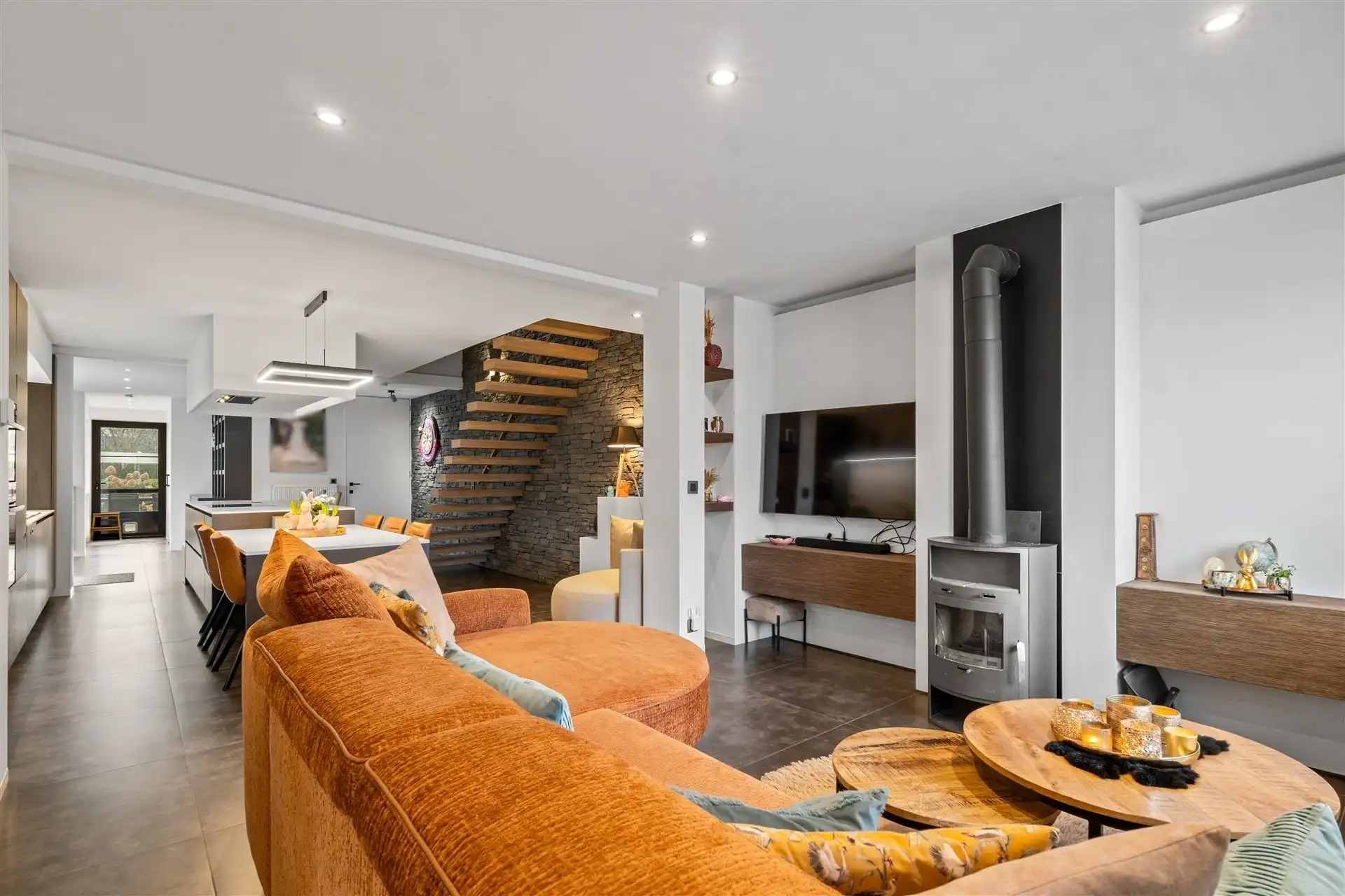 Instapklare, moderne, zeer ruime halfopen bebouwing nabij centrum Berlare foto 2