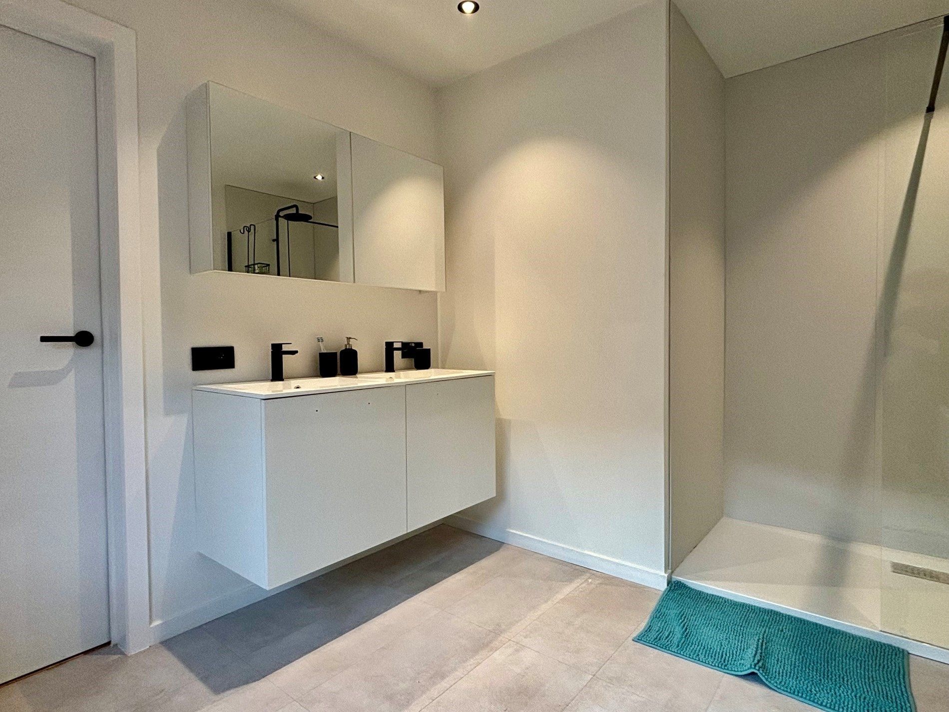 Instapklare, knap gerenoveerde rijwoning op wandelafstand van het centrum van Kuurne. foto 15