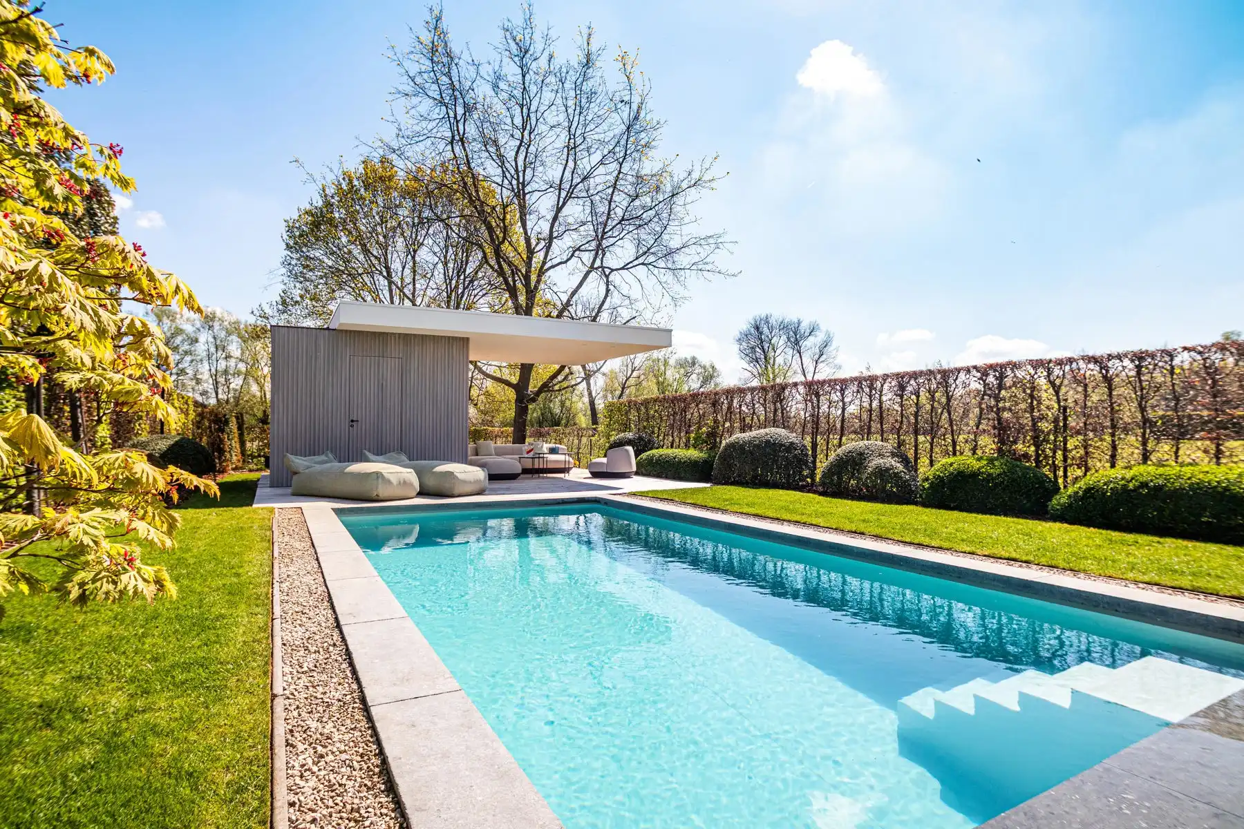 Exclusieve instapklare woning met zwembad en open groenzicht foto 8