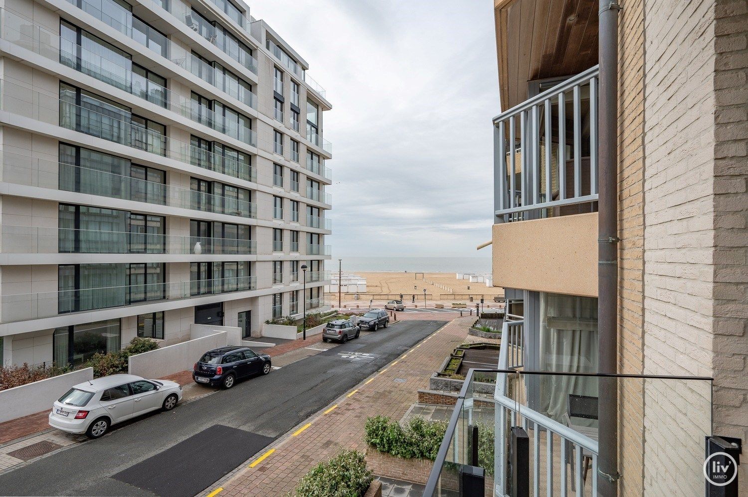 Nieuwbouw-duplex op de gelijkvloerse & eerste verdieping  gelegen te Lentelaan in  Duinbergen met zongerichte terrassen.  foto 7