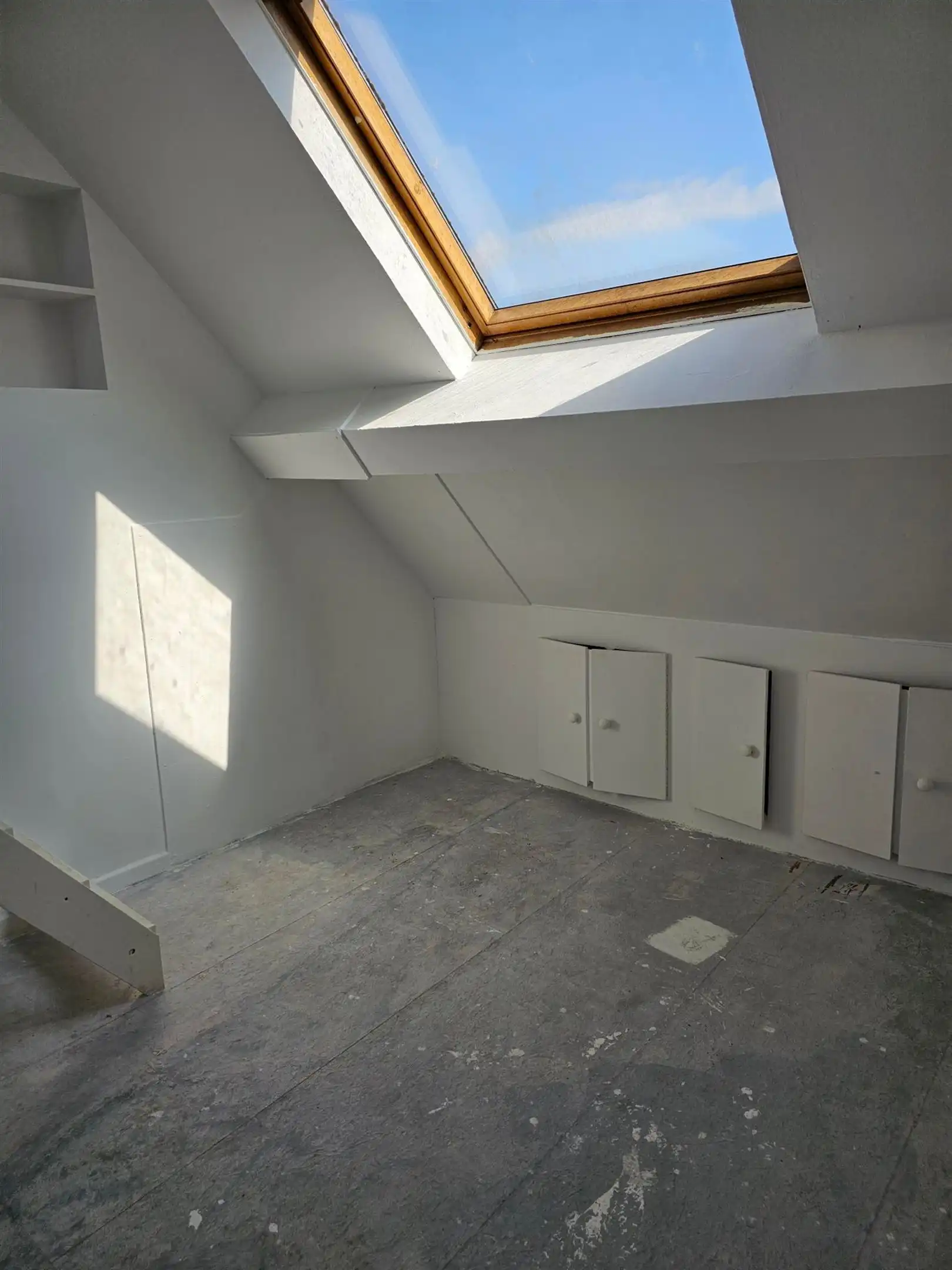 Centraal gelegen, op te frissen rijwoning met 4 slaapkamers. foto 12