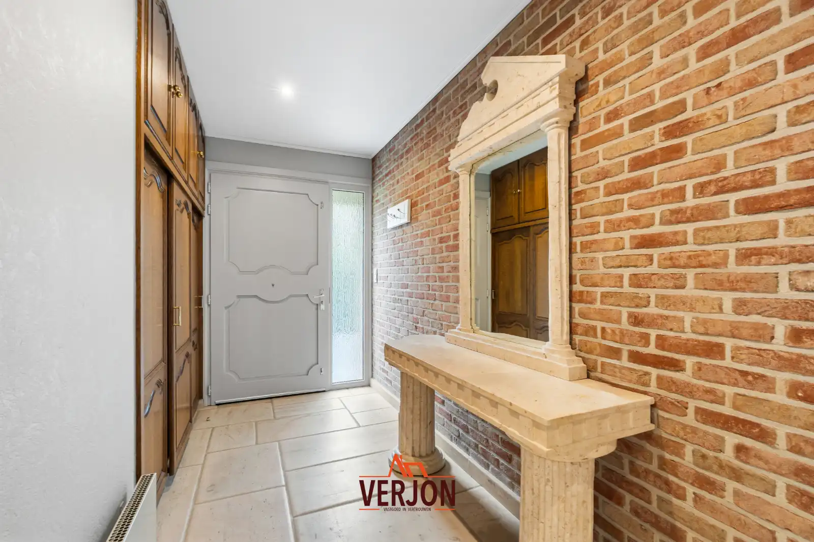 Villa met 4 slaapkamers en dubbele garage in een doodlopende straat te koop in Izegem! foto 3