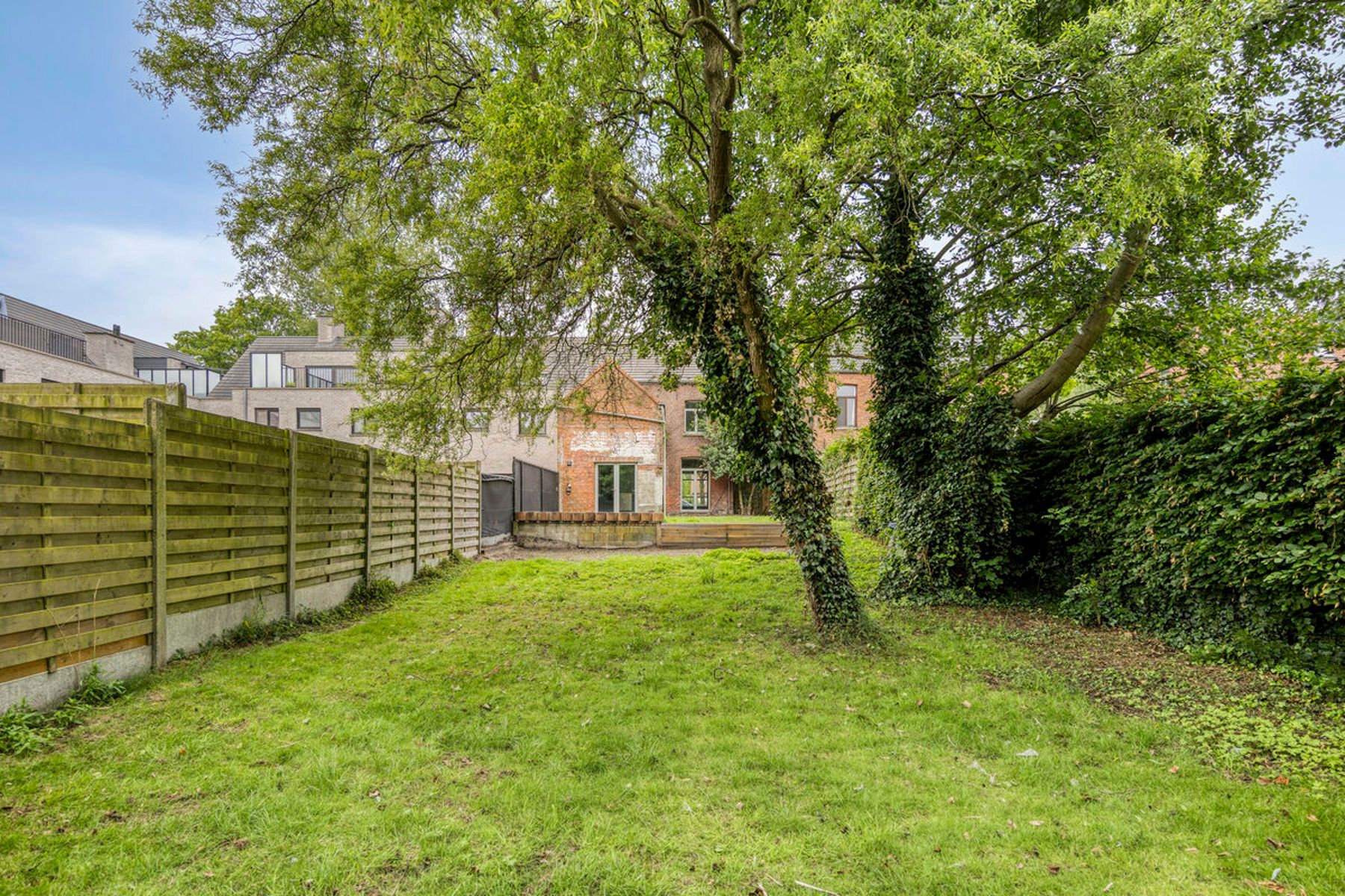 Ruime woning (226m²) met tuin aan het water foto 32