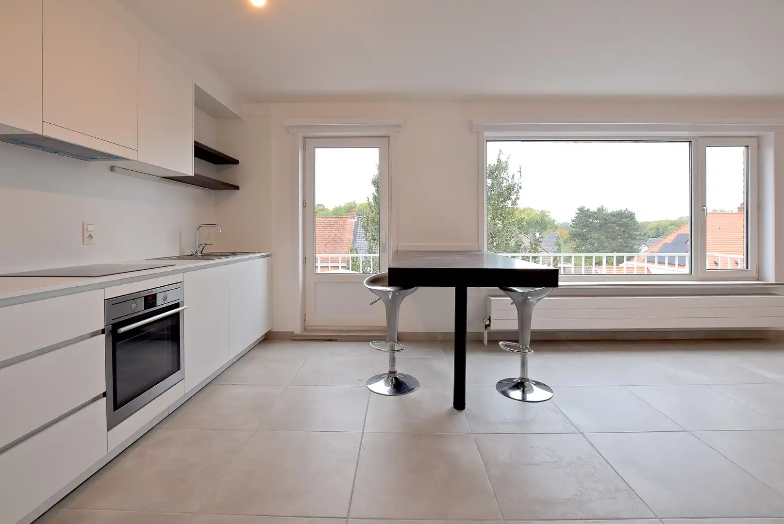 2 appartementen  (gerenoveerd in 2024) mogelijk afzonderlijk te verhuren 99m² + 46m², samen 145m²! - huuropbrengst 1500 €/maand! foto 3