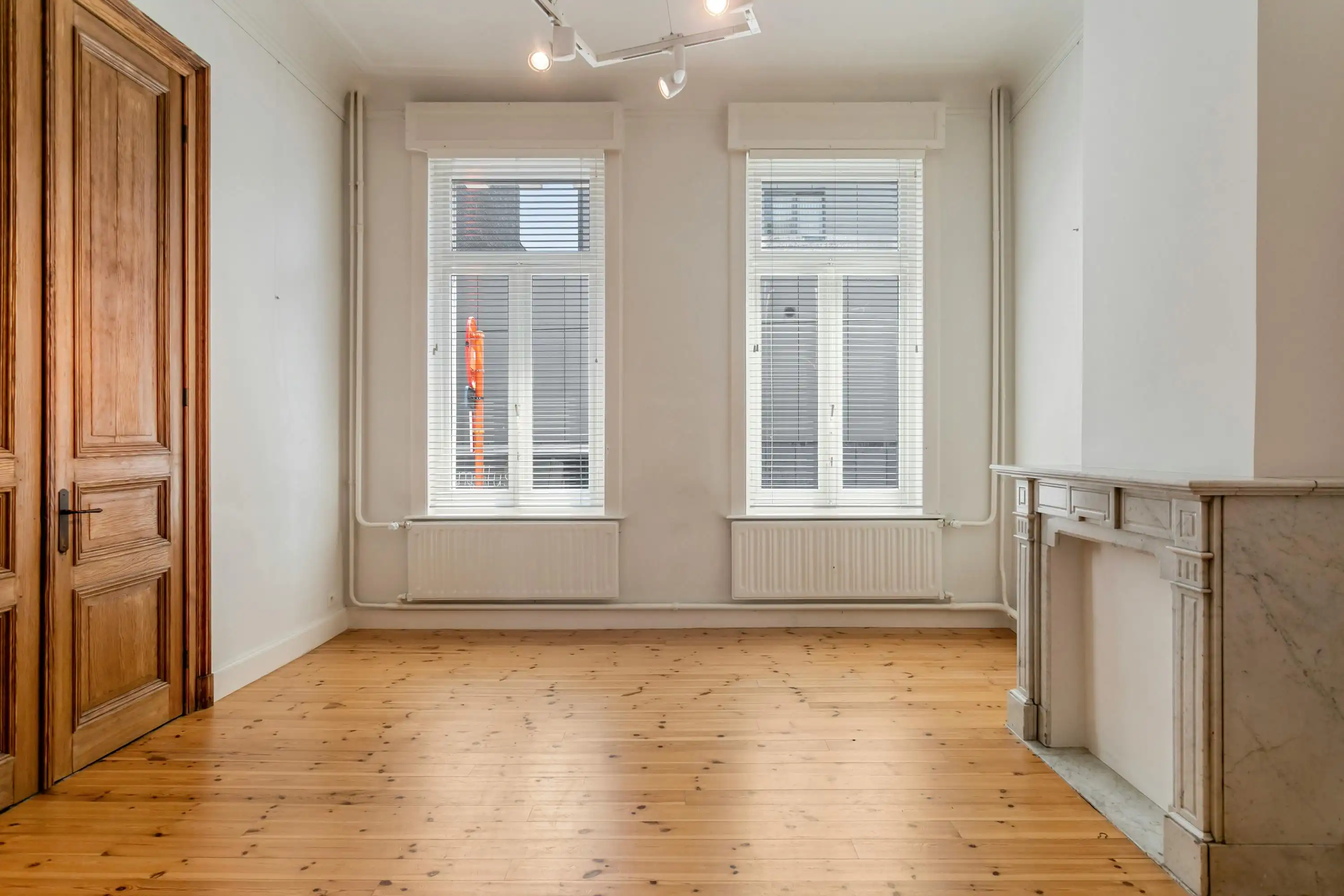 Authentieke burgerwoning met 4 slaapkamers in hartje Roeselare foto {{pictureIndex}}