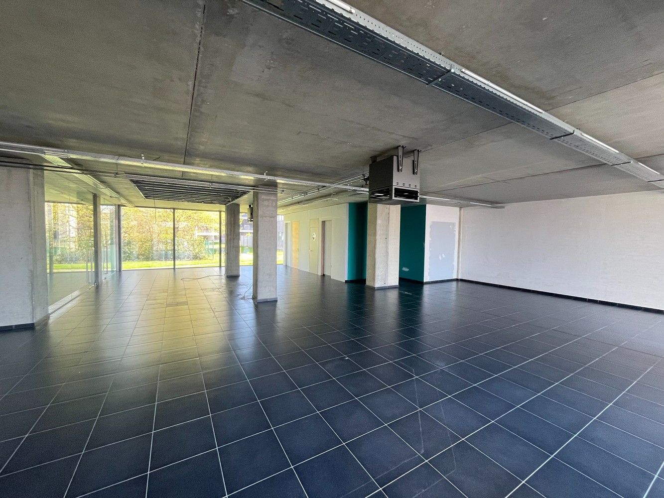 652m² kantoren foto 6