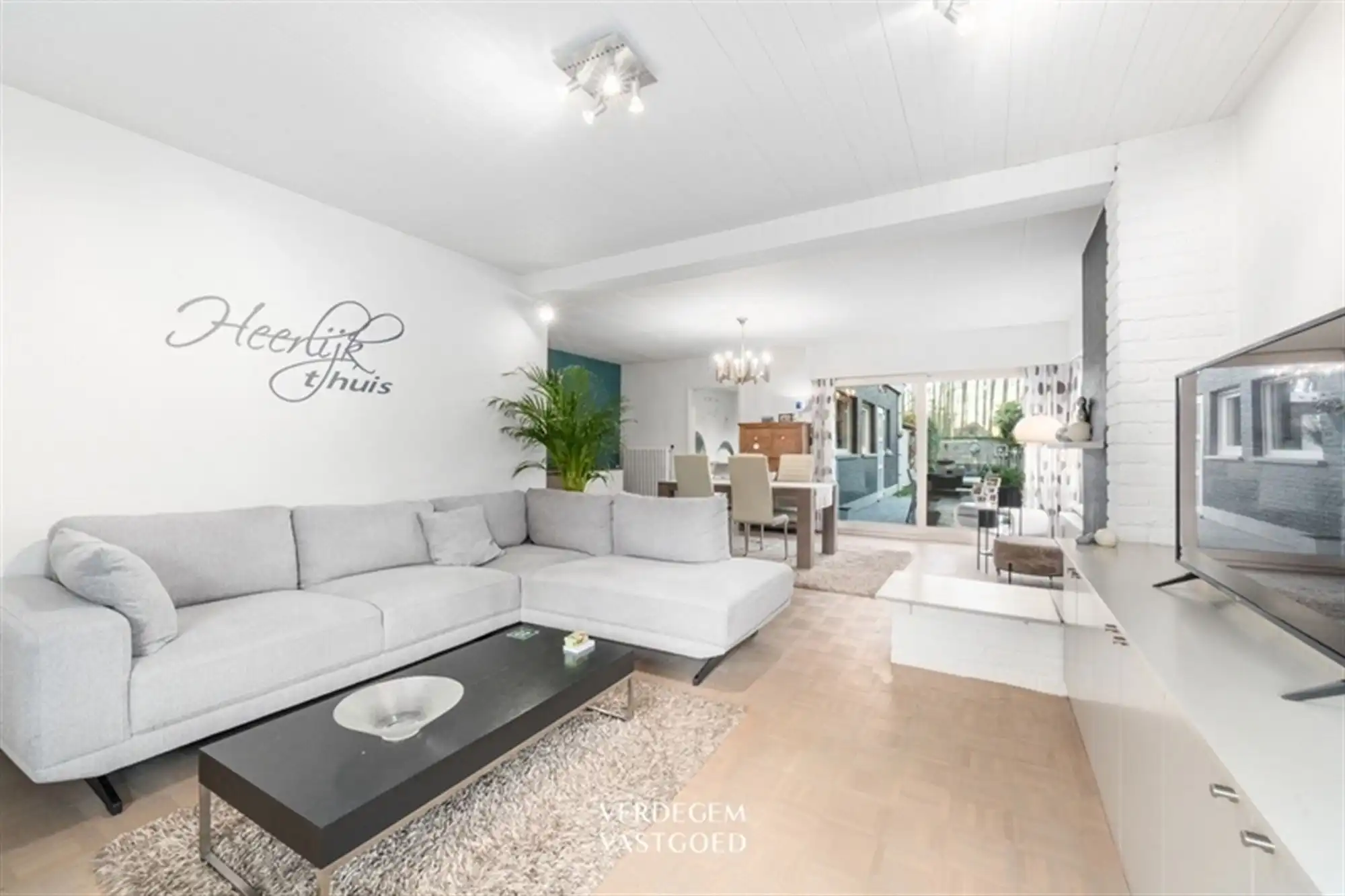 Stijlvolle en instapklare woning met 2+1 slaapkamers, garage en mooie tuin foto 3