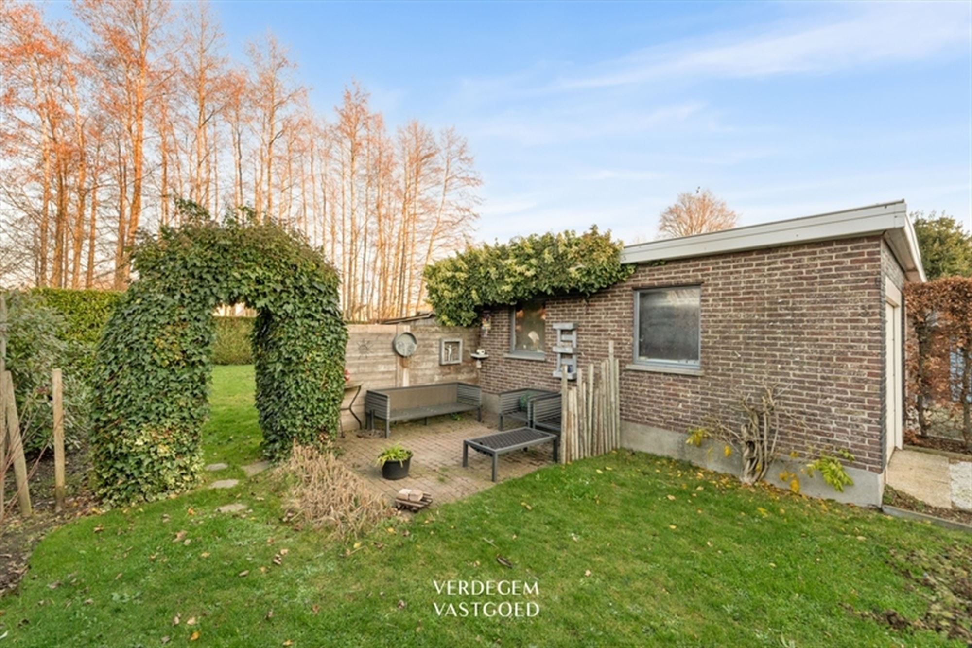 Stijlvolle en instapklare woning met 2+1 slaapkamers, garage en mooie tuin foto 3