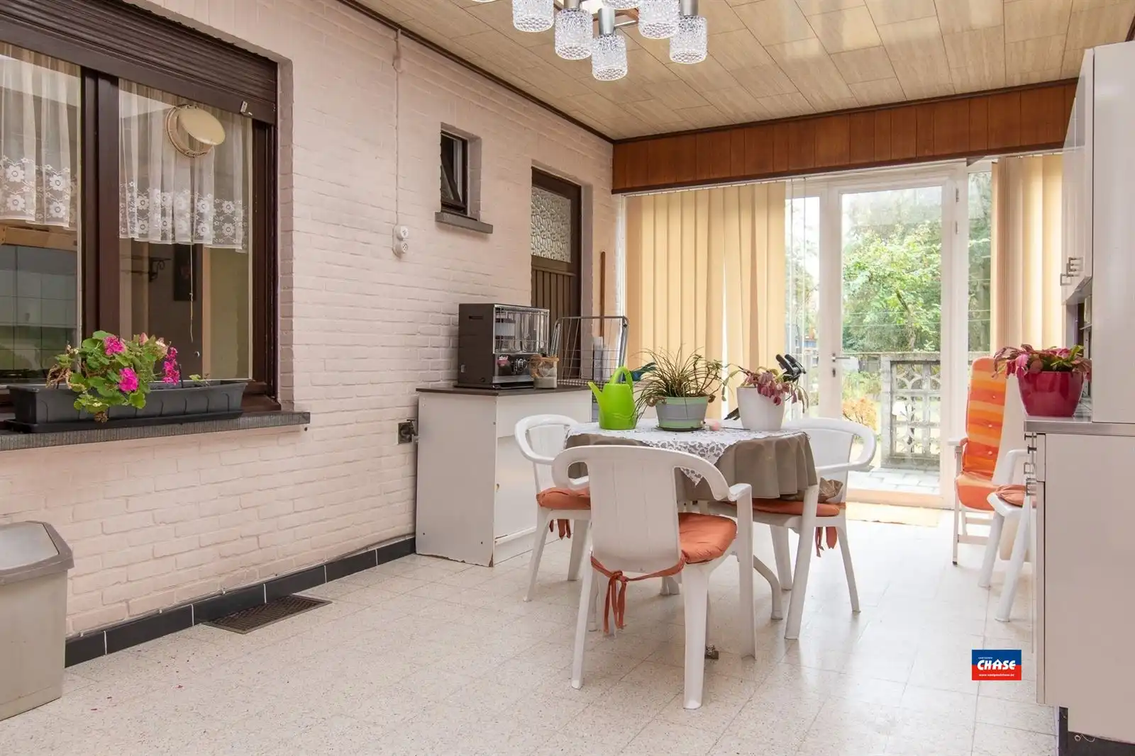 Charmante (op te frissen) rijwoning met 3 à 4 slaapkamers en prachtige tuin foto 13