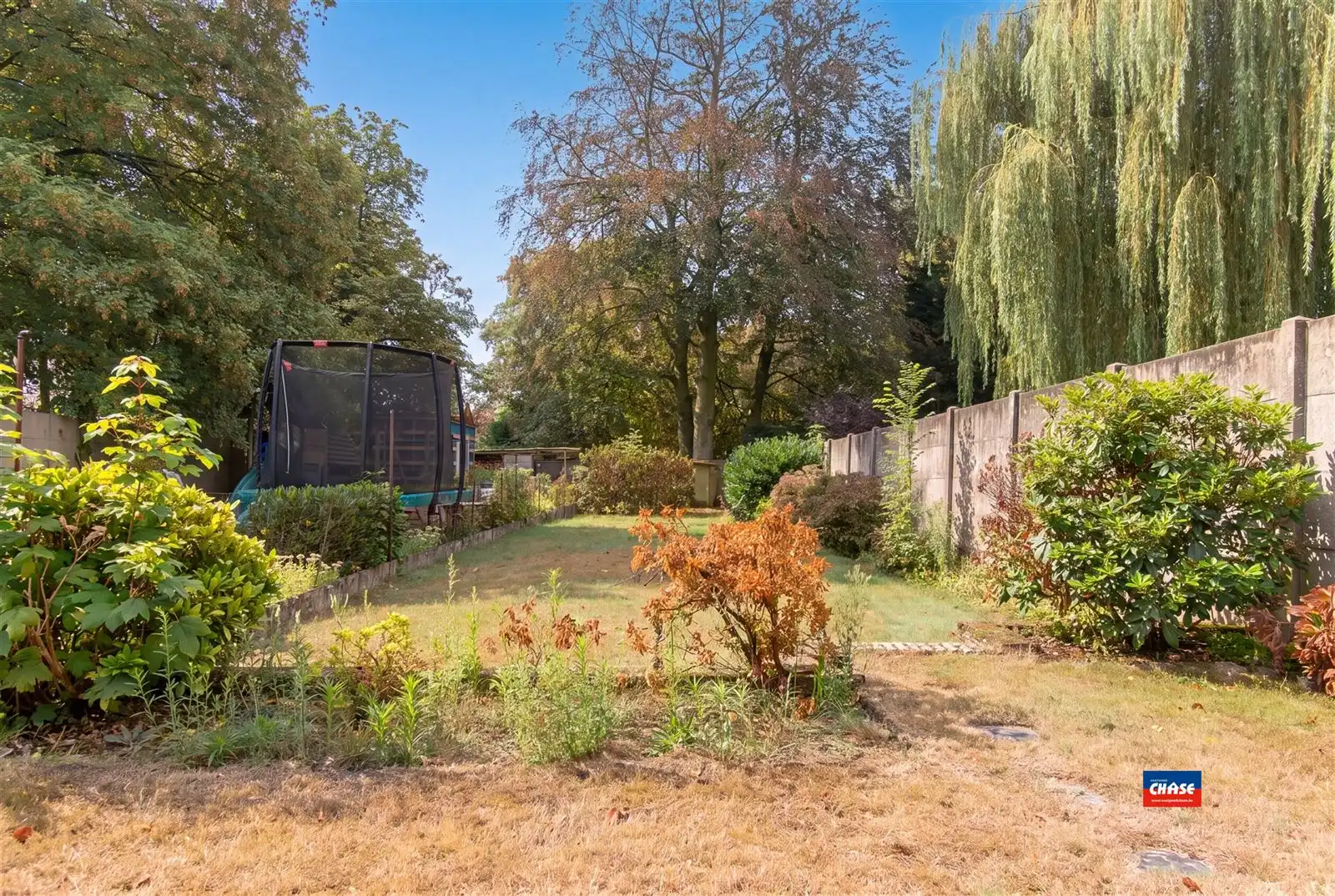 Charmante (op te frissen) rijwoning met 3 à 4 slaapkamers en prachtige tuin foto 13
