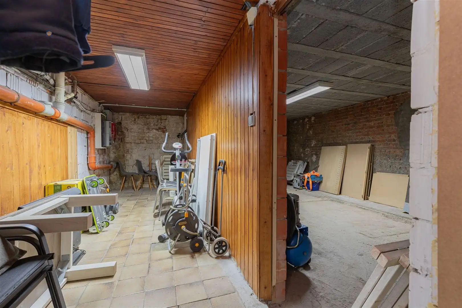 Ruime bel-etage met 3 slaapkamers, grote garage en gezellige tuin foto 19