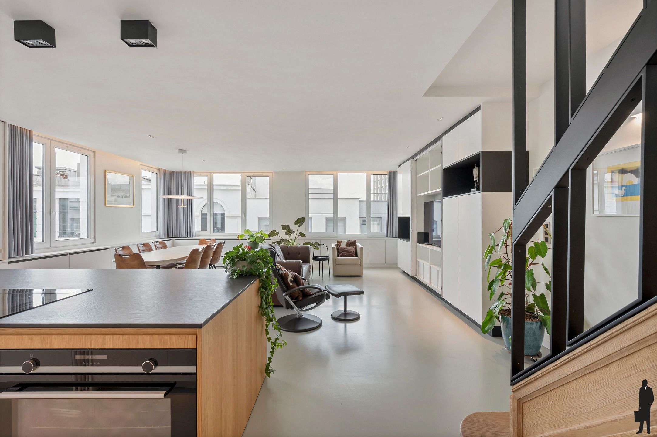 Luxueus afgewerkte penthouse met privé-lift op toplocatie. foto {{pictureIndex}}