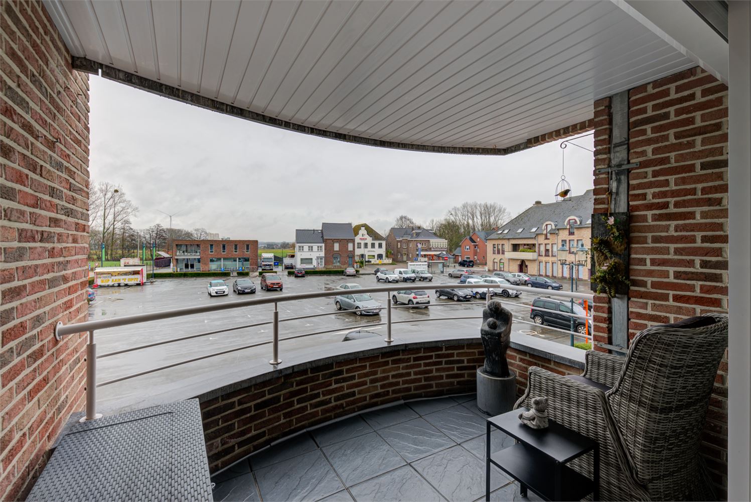INSTAPKLAAR APPARTEMENT MET 2 SLAAPKAMERS EN GARAGE TE OPGRIMBIE foto 4