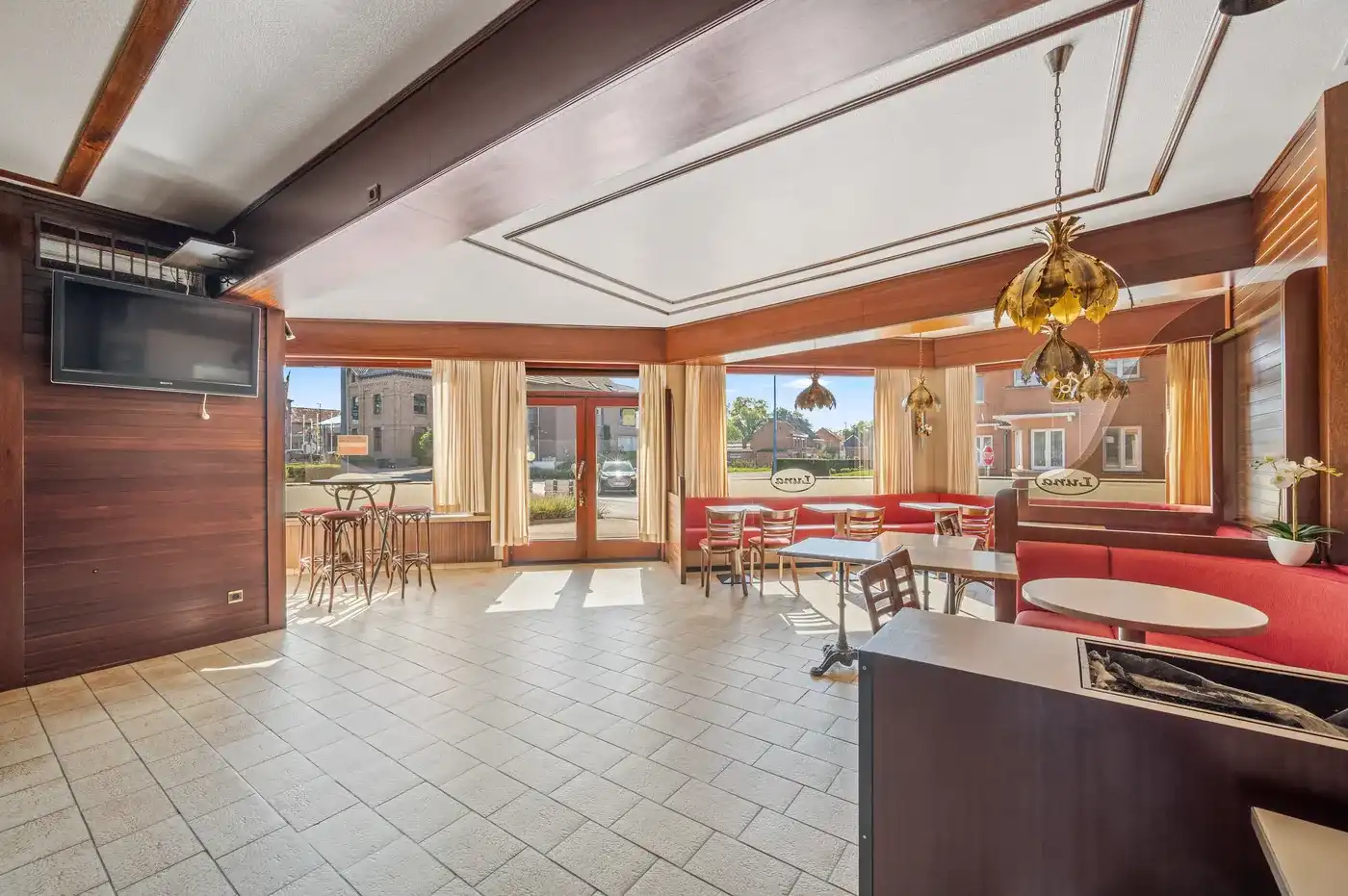 Unieke combinatie: 70 m² handelsruimte + woning met 4 slpks foto 3