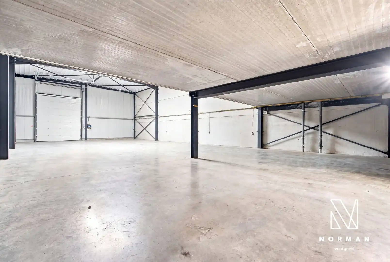 Bedrijfswoning op 1186 m² met luxueuze woonst. foto 8
