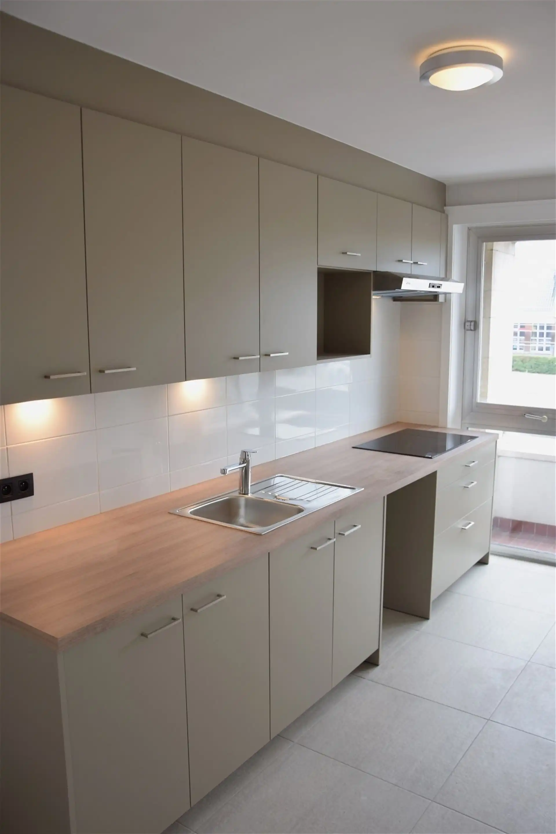 Lichtrijk en modern gerenoveerd appartement foto 5