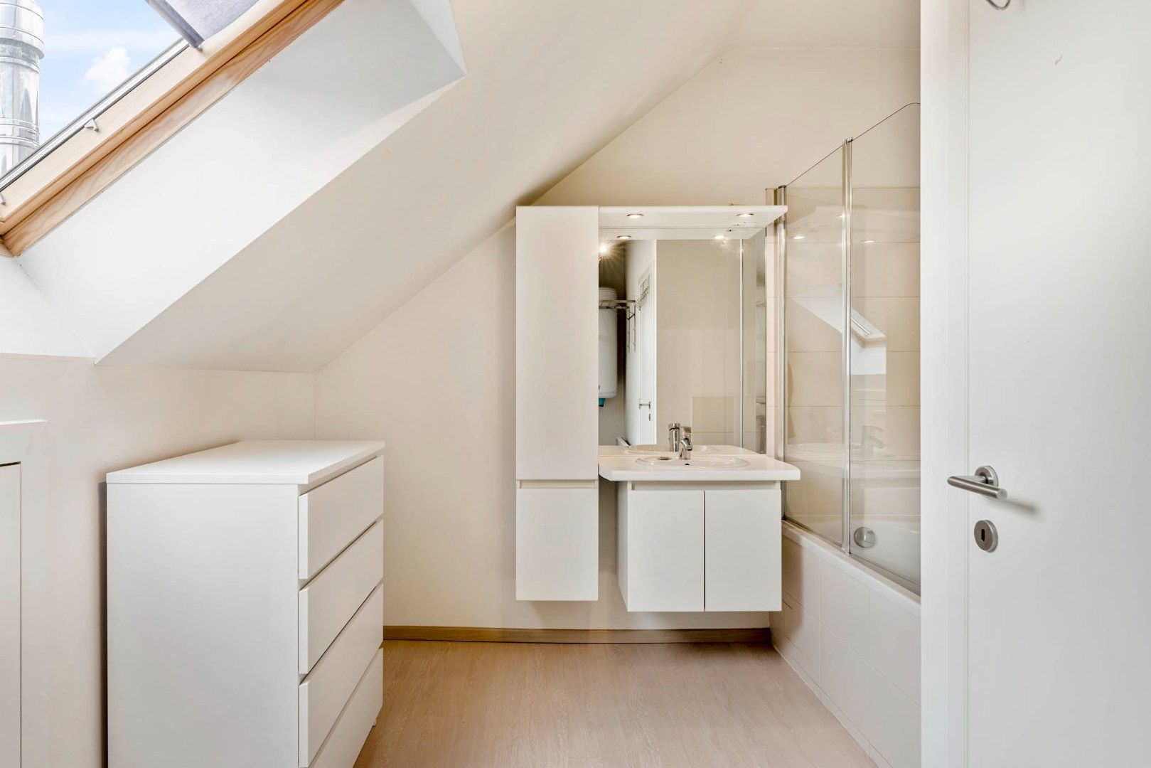 Energiezuinig 1-slaapkamerappartement met private toegang en knusse patio, pal in het centrum van Opglabbeek foto 20